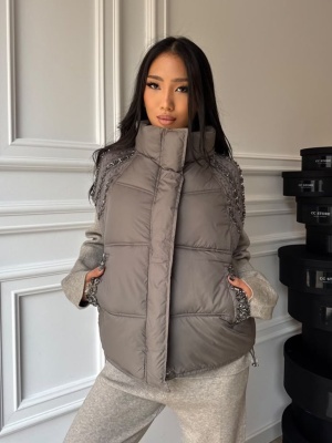 Vestă JENNA matlasată, taupe, cu detalii strălucitoare și mâneci din tricot
