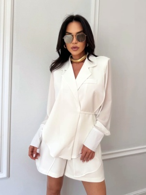 Compleu elegant NOOR, din material Barbie și voal, cu cămașă vaporoasă și pantaloni scurți alb ivoire