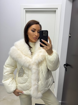 Geacă statement alba LARRA, cu blaniță ecologică și aplicații de perle