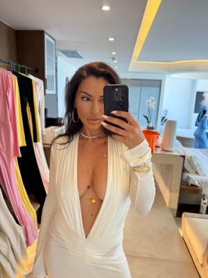 Rochie NOIRA, alb-off white, maxi, cu decolteu adânc și croială mulată - Img 3