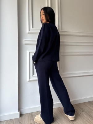 Compleu VICKY din două piese, bluemarin, cu bluză cu guler înalt și pantaloni evazați - Img 2