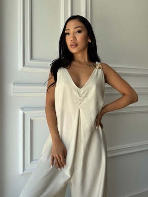 Salopetă AMARA, ivory, maxi, cu accesoriu decorativ și croială amplă - Img 4