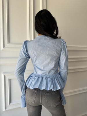 Cămașă GRETA, cu mâneci lungi, albastră, cu volane ample și croială cambrată - Img 2