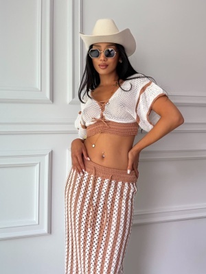 Compleu tricotat ANAIS, alb-caramel, cu top scurt și fustă maxi perforată - Img 3