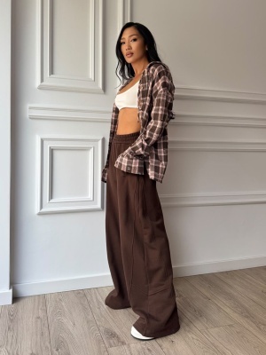 Pantaloni LYSANDRA wide leg, maro, cu croială lejeră și cusături decorative - Img 4