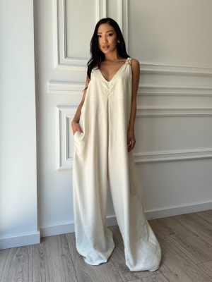 Salopetă AMARA, ivory, maxi, cu accesoriu decorativ și croială amplă