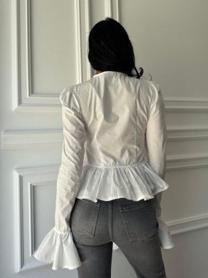 Cămașă GRETA, cu mâneci lungi, albă, cu volane ample și croială cambrată - Img 2