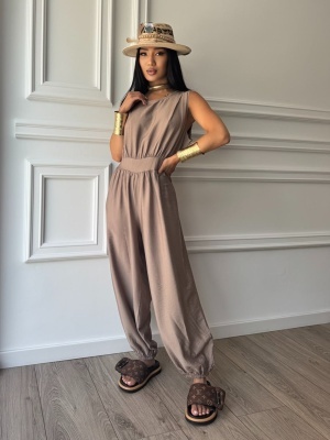 Salopetă NICOLE, taupe, cu croială lejeră, talie evidențiată și pantaloni tip jogger