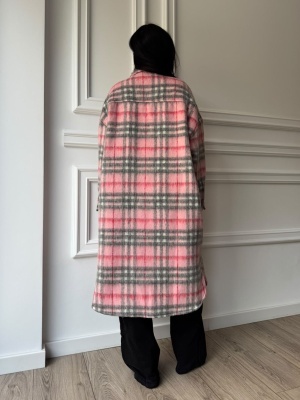 Trench VIVIANA în carouri, accente roz, cu croială lungă și design oversized - Img 5