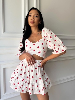 Compleu din muselină SWEET HEARTS, top cu mâneci bufante și fustă-pantalon cu imprimeu inimioare