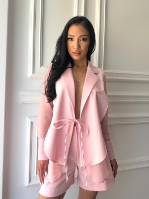 Compleu elegant NOOR, din material Barbie și voal, cu cămașă vaporoasă și pantaloni scurți roz pudrat