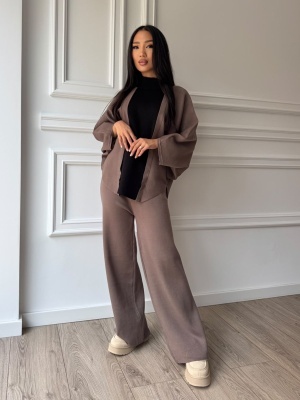 Compleu PATRICIA din două piese, maro, cu cardigan cu mâneci ample și pantaloni lungi
