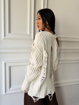 Pulover AMELINE tricotat cu efect distressed, alb, croială oversized și design asimetric - Img 2