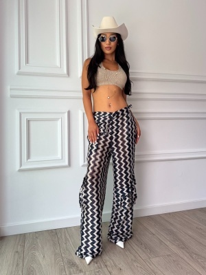 Pantaloni LUCILE din plasă croșetată cu model zig-zag și buzunare cargo
