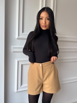 Pantaloni scurți DAISY, camel, cu talie înaltă și croială elegantă