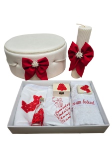 Set botez complet personalizabil pentru băiat sau fetiță Ruby Elegance | Lumânare din ceară naturală | Trusou 7 piese și cutie catifea ivory
