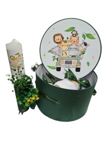 Set botez, lumanare si cutie de hainute cu trusou in interior