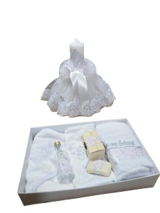 Set botez White Angel format din trusou complet cu 7 piese si lumanare decorata cu dantela alba, personalizabil cu nume si data