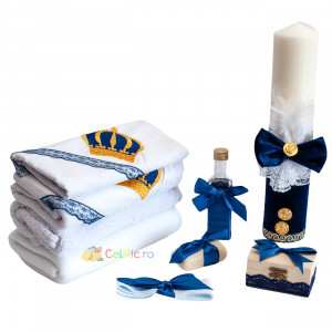 Set Botez, Lumanare cu aplicatii din pene, funda si banuti aurii si Trusou 7 piese - Coroana de print Bleumarin - SPB-40