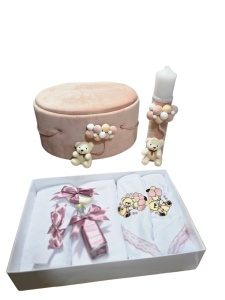 Set Botez Personalizabil pentru Fetiță | Trusou 7 Piese + Cutie Rotundă Buretată Catifelată Roz Pudrat + Lumânare | Ursuleț cu Baloane Roz