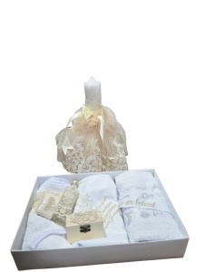 Set Botez Complet Ivory Lace Personalizabil pentru Fetiță | Lumânare și Trusou 7 Piese | Dantelă Crem și Fundă Satinată