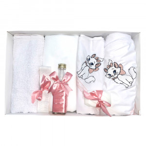 Trusou botez cu 7 piese personalizat cu broderie - Pisica aristocrata Marie - Alb-Roz - TPB-90