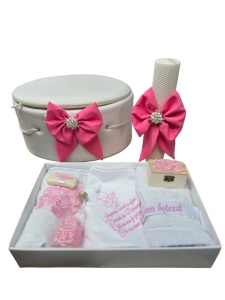 Set botez complet personalizabil pentru fetiță Pink Diamond | Lumânare din ceară naturală | Trusou 7 piese și cutie catifea ivory