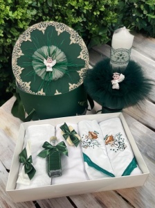 Set Botez Personalizat Trusou 8 piese in cutie rotunda + Lumanare - "Cu drag de la nasi" - Ingeras, Verde - SPB-96