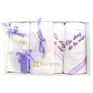 Trusou botez cu 7 piese personalizat cu broderie - "Cu drag de la Nasi" - Alb-Mov - TPB-258