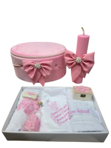 Set botez complet personalizabil pentru fetiță Pink Blossom | Lumânare din ceară naturală | Trusou 7 piese și cutie catifea roz