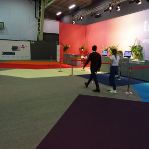 Mocheta Expo culoarea Black Tulip - Pantone 7448C 100 Mp