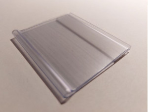 Cu spuma adeziva aplicata pe verso Se pot fixa pe o multitudine de suprafete Cu front transparent anti-praf Material: plastic dur de inalta calitate Latime 42 mm; lungime 50 mm; inaltime eticheta 39 mm Ambalare: 100 buc / set