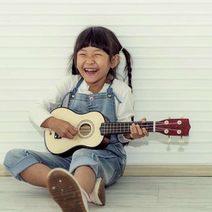 Drvena ukulele gitara za djecu, 4 najlonske žice, ECOTOYS - Img 2