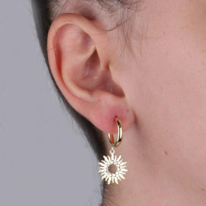 CERCEI DIN ARGINT 925 CU PANDANTIV IN FORMA DE SOARE SI CRISTALE SWAROVSKI CARE LUMINEAZA FATA - Img 2