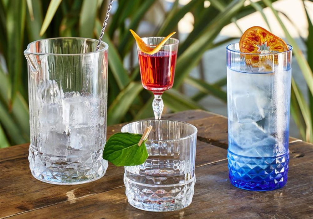 Pahare de cocktail perfecte pentru bauturile de sezon: descopera eleganta cu RoseHome
