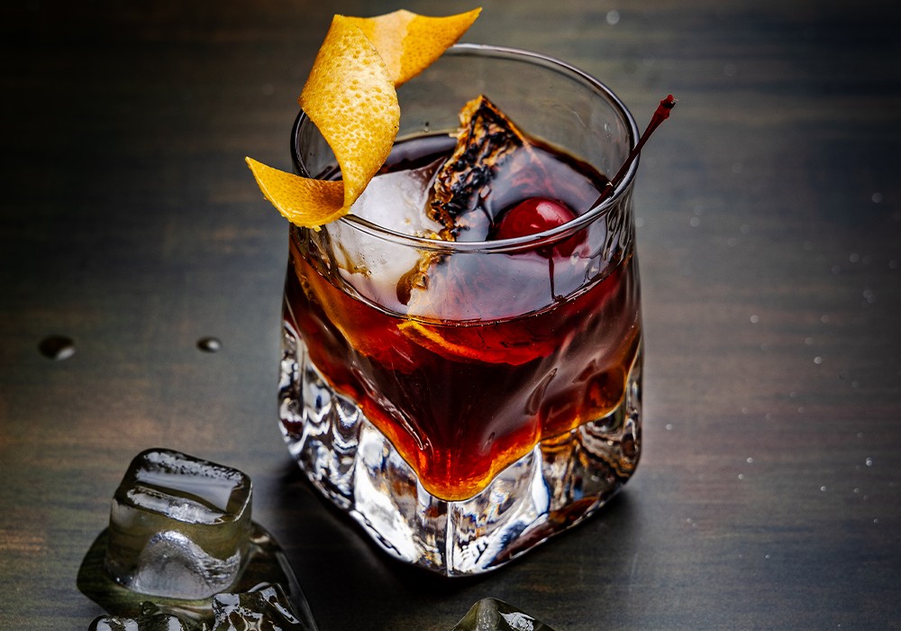 Un cocktail bun incepe cu paharul potrivit: Top 5 pahare esentiale pentru barul tau