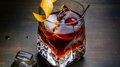Un cocktail bun incepe cu paharul potrivit: Top 5 pahare esentiale pentru barul tau