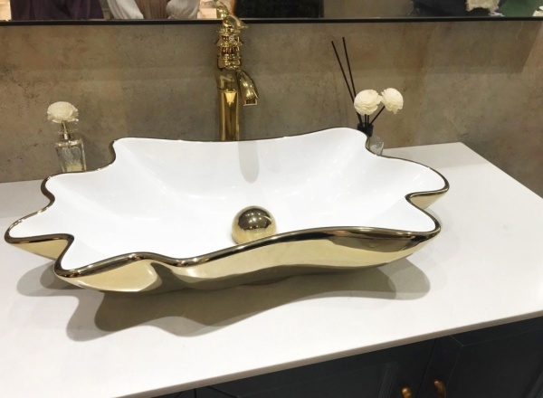 Lavoar De Blat REA INFINITY WHITE GOLD, Dimensiuni 62 X 33 X 11.5 Cm, Montaj Pe Blat, Design Deosebit,Ceramica Sanitara, Alb / Auriu + Dop Click-Clack - Img 4