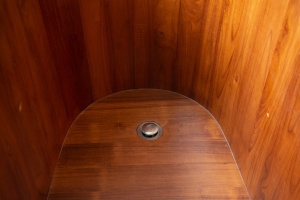 Cada de baie freestanding ovala din lemn, Cu scaun si tetiera, Dimensiuni 140x65x70 cm - Img 6