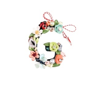 Martisor tip brosa, Litera cu Perle si margele placate cu aur model 26LITG