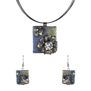 Set handmade cu cercei lungi cu cristale, model 59