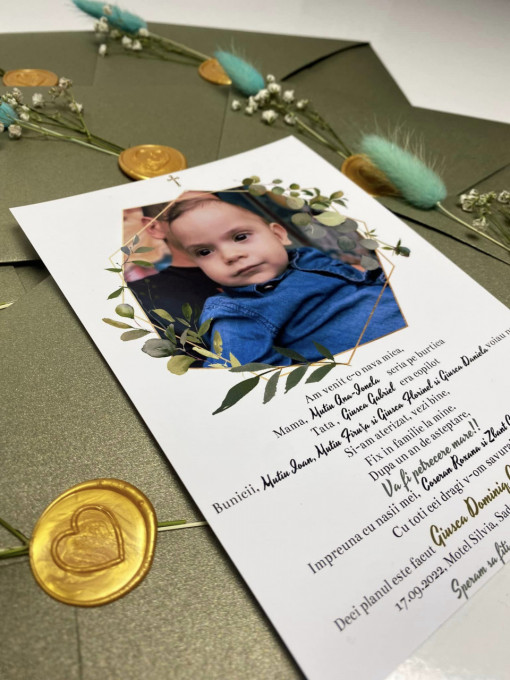 Invitație botez cu flori si sigiliu auriu