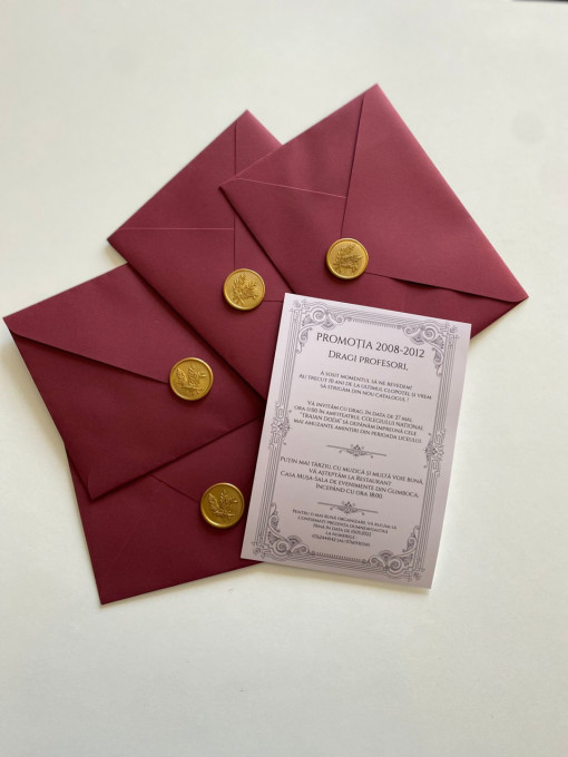 Invitație nuntă cu plic roșu bordeaux sigiliu auriu