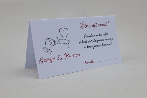 Model cu mâini și inimă – design romantic alb cu accente roșii