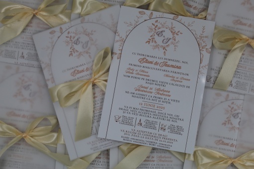 Invitație Nuntă Rotundă cu Fundiță Crem și Vellum Floral