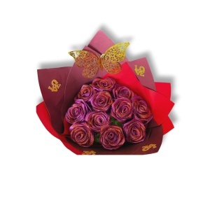 Buchet trandafiri mov din satin cu glitter și fluture, aranjament floral premium