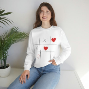 Hanorac pentru iubită, personalizat, cu inimioare și joc X și O, ideal de Valentine’s Day.