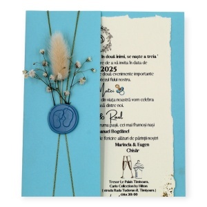Invitație personalizată bleu cu sigiliu și flori