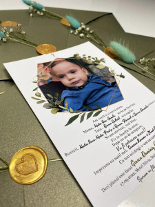 Invitație botez cu flori si sigiliu auriu - Img 1