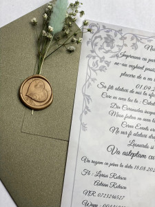 Invitație nuntă cu flori si sigiliu auriu - Img 3